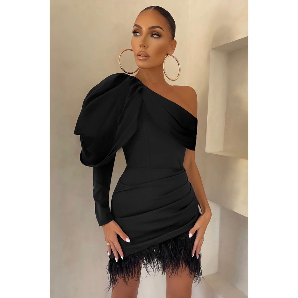 CLUB L LONDON RSVP BLACK ASYMMETRIC VOLUME SLEEVE DRAPED FEATHER MINI DR…